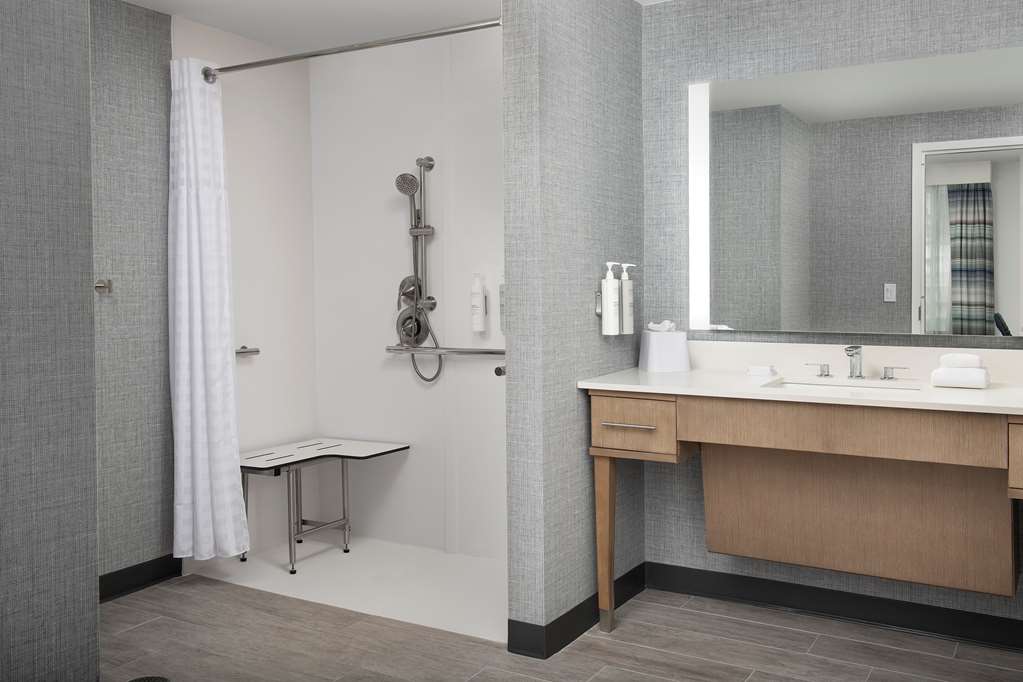Guest room bath