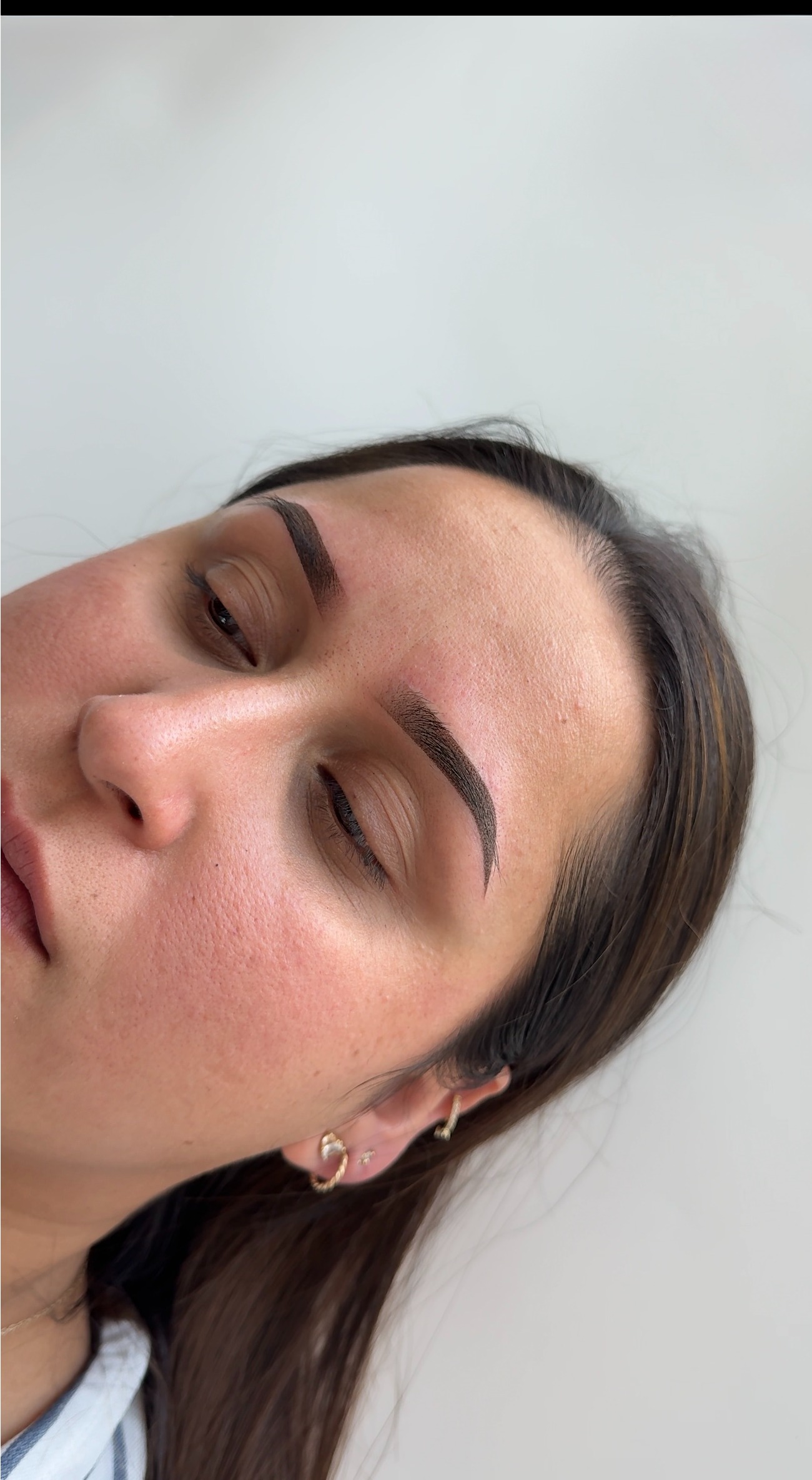 An image of freshly done ombr&eacute; brows in Riverton, Utah, with a soft gradient from light at the front to darker at the tail.