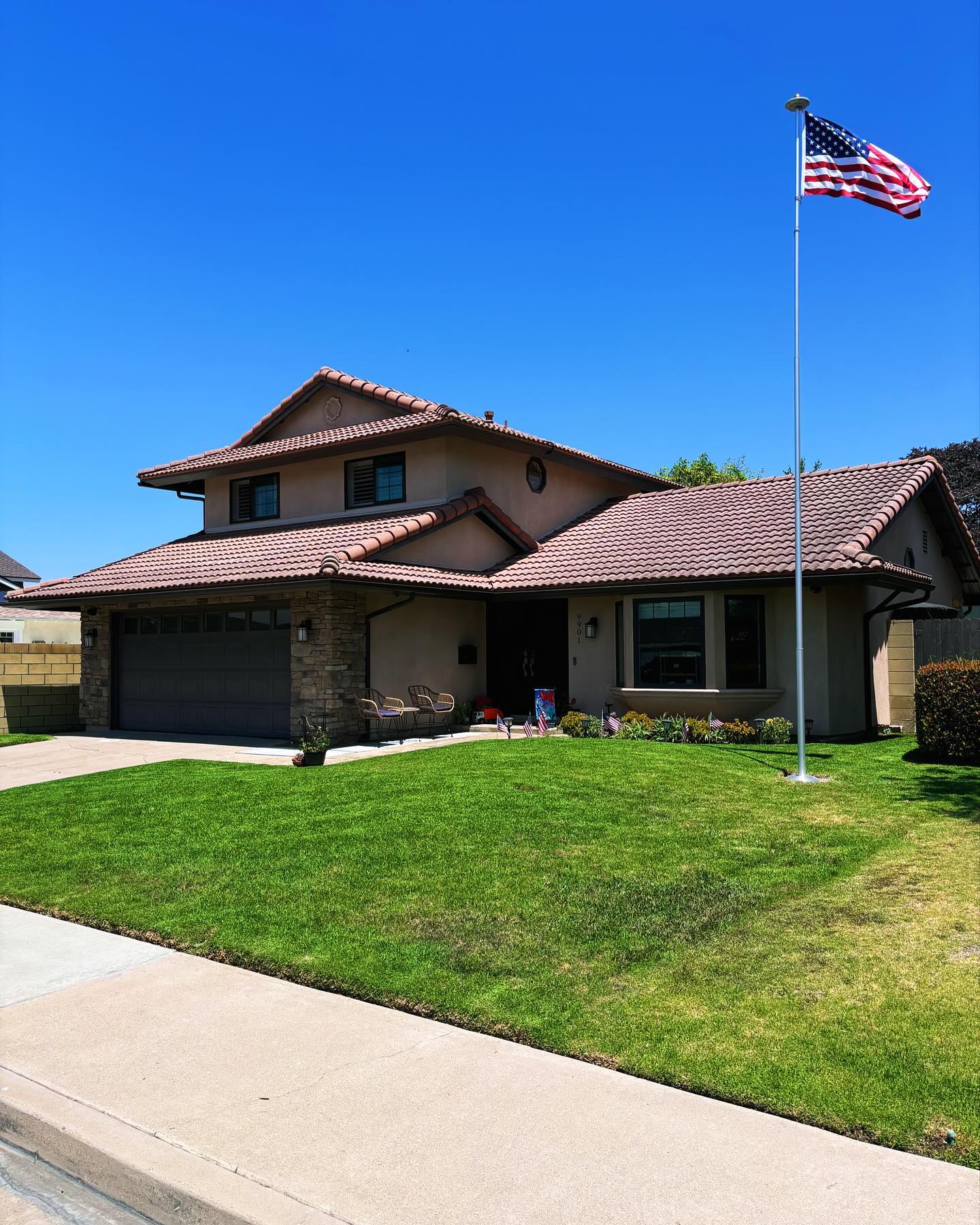 Burk Flagpole provides comprehensive flag pole repair and maintenance services to keep your flag pole in excellent condition. Whether it’s minor repairs or routine upkeep, our team is committed to ensuring your flag pole remains functional and durable.