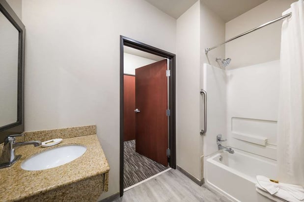 Images Best Western Plus Lake Dallas Inn & Suites
