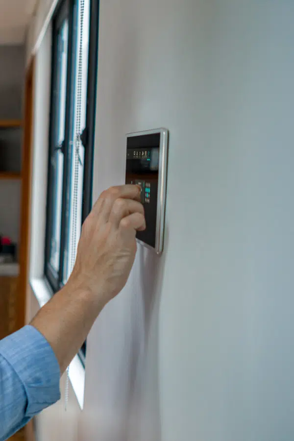 Colwell Electric provides smart home installation services for homeowners in Houston and surrounding areas. Our licensed electricians install smart lighting, smart switches, automation systems, Wi-Fi-connected devices, and energy-efficient solutions designed to improve convenience, comfort, and control.
