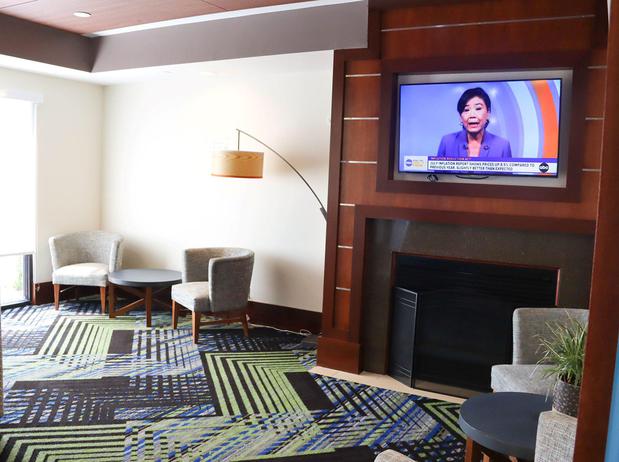 Images Holiday Inn Express Cedar Rapids (Collins Rd) by IHG