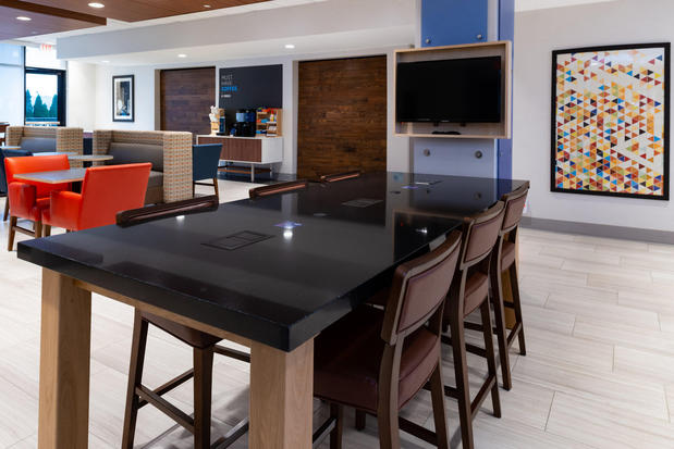 Images Holiday Inn Express & Suites Romeoville - Joliet North by IHG