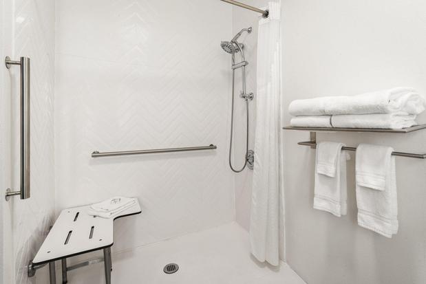 Images Holiday Inn & Suites Bothell by IHG
