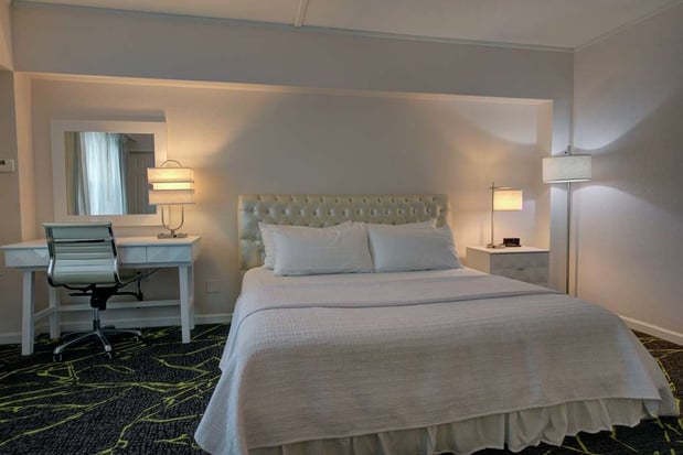 Images The Roslyn, Tapestry Collection by Hilton