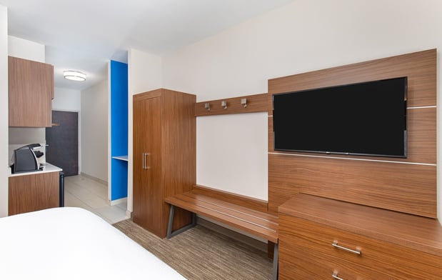 Images Holiday Inn Express & Suites Birmingham - Inverness 280 by IHG