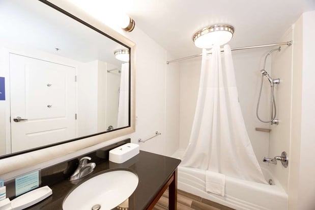 Images Hampton Inn & Suites Raleigh Cary Lenovo Center