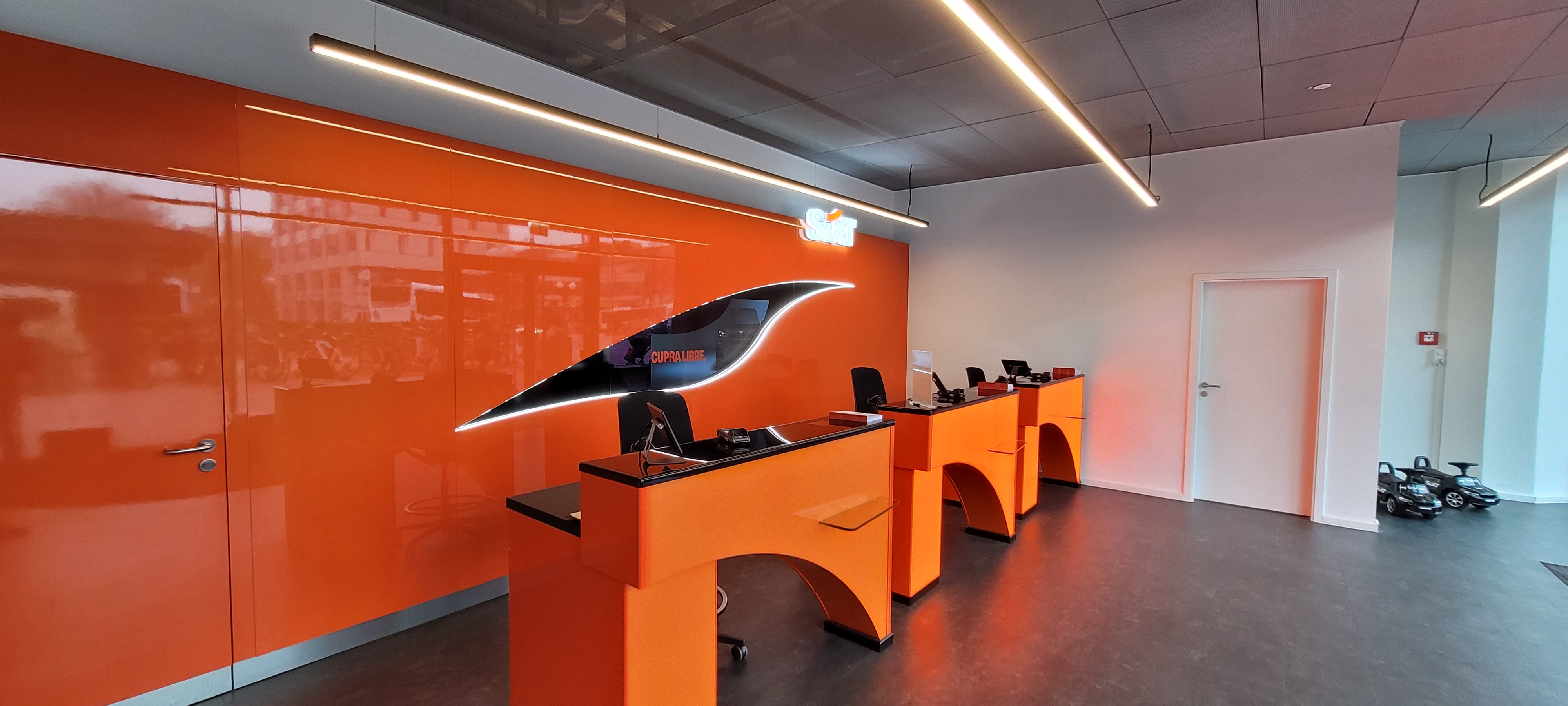 SIXT Autovermietung Hamburg Altona Bahnhof, Paul-Nevermann-Platz 15 in Hamburg