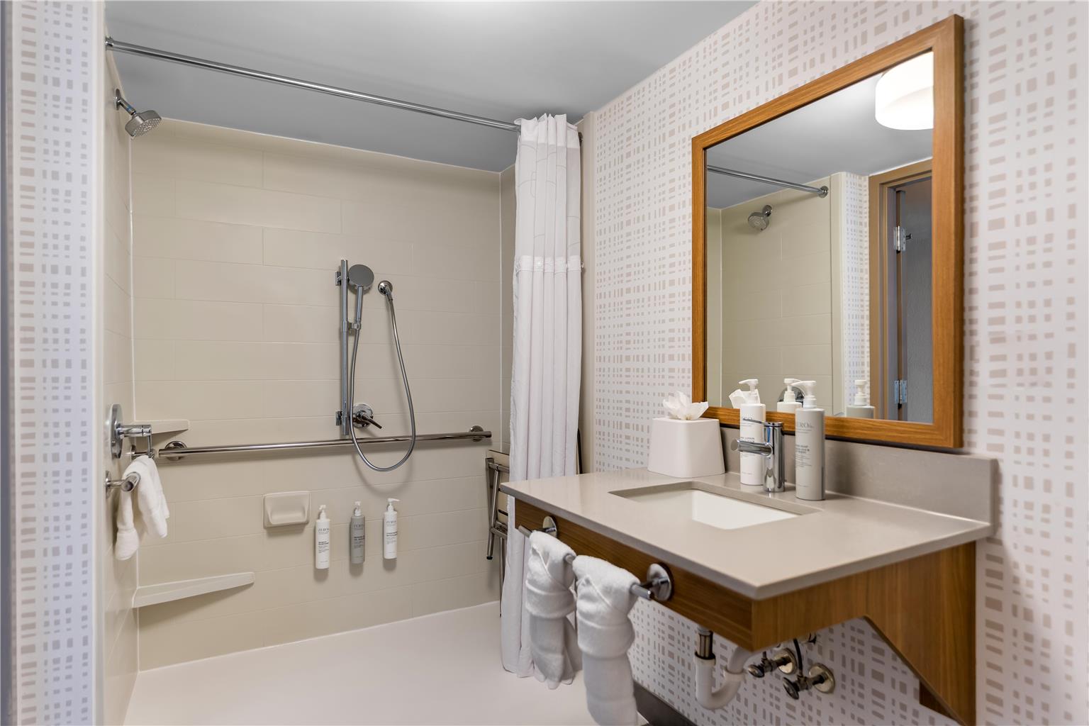 Guest room bath