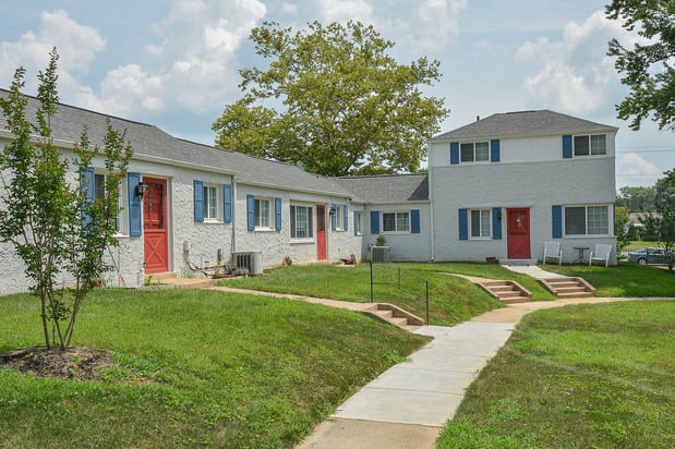 Images Greenville on 141 Apartments & Townhomes