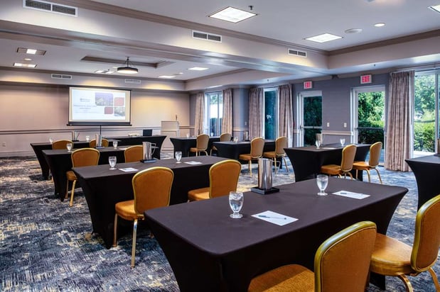 Images Hilton Garden Inn Milwaukee Northwest Conference Center