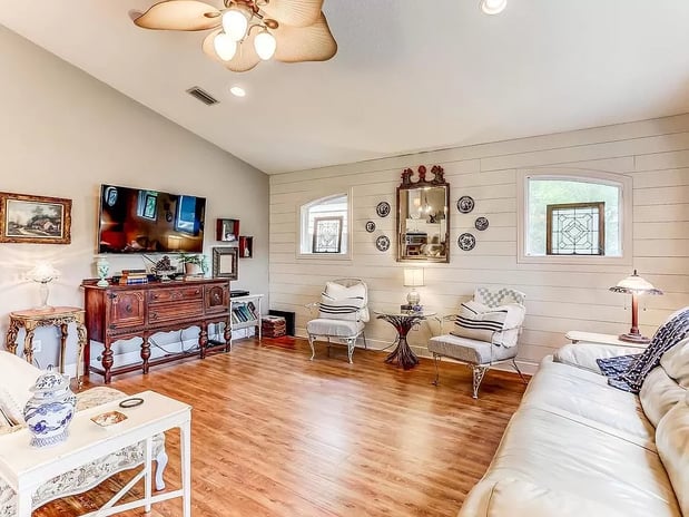 Images Simple Sell LLC