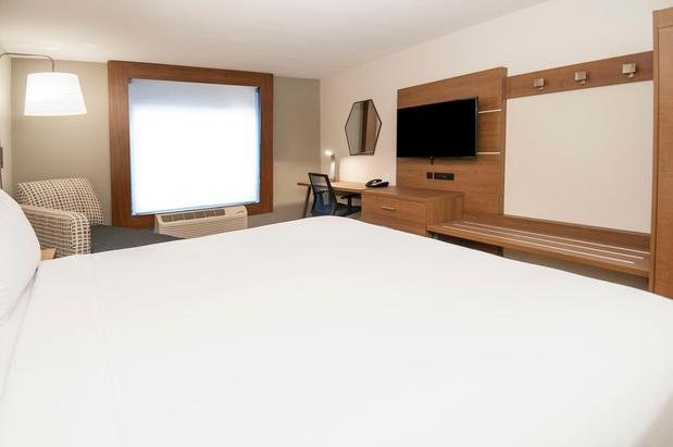 Images Holiday Inn Express & Suites Plano West - Frisco by IHG