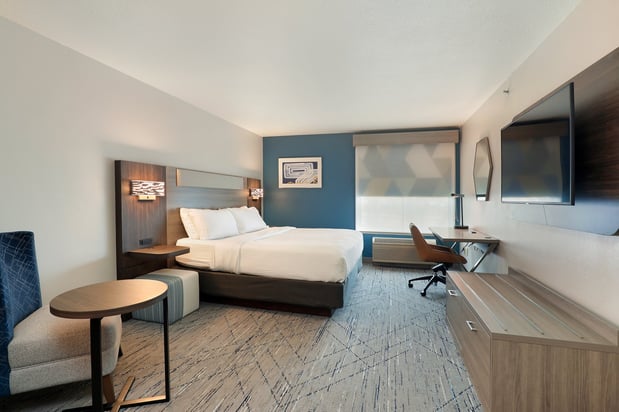 Images Holiday Inn Express & Suites Milwaukee-New Berlin by IHG