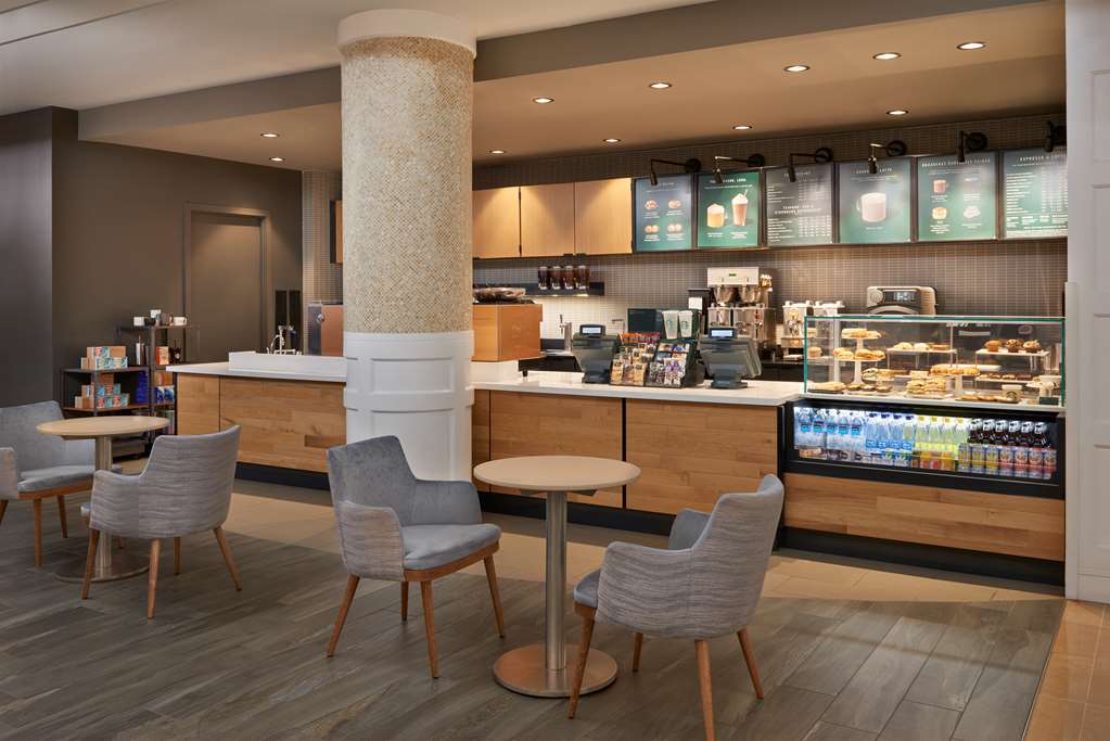 Best Western Parkway Hotel Toronto North à Richmond Hill: Starbucks