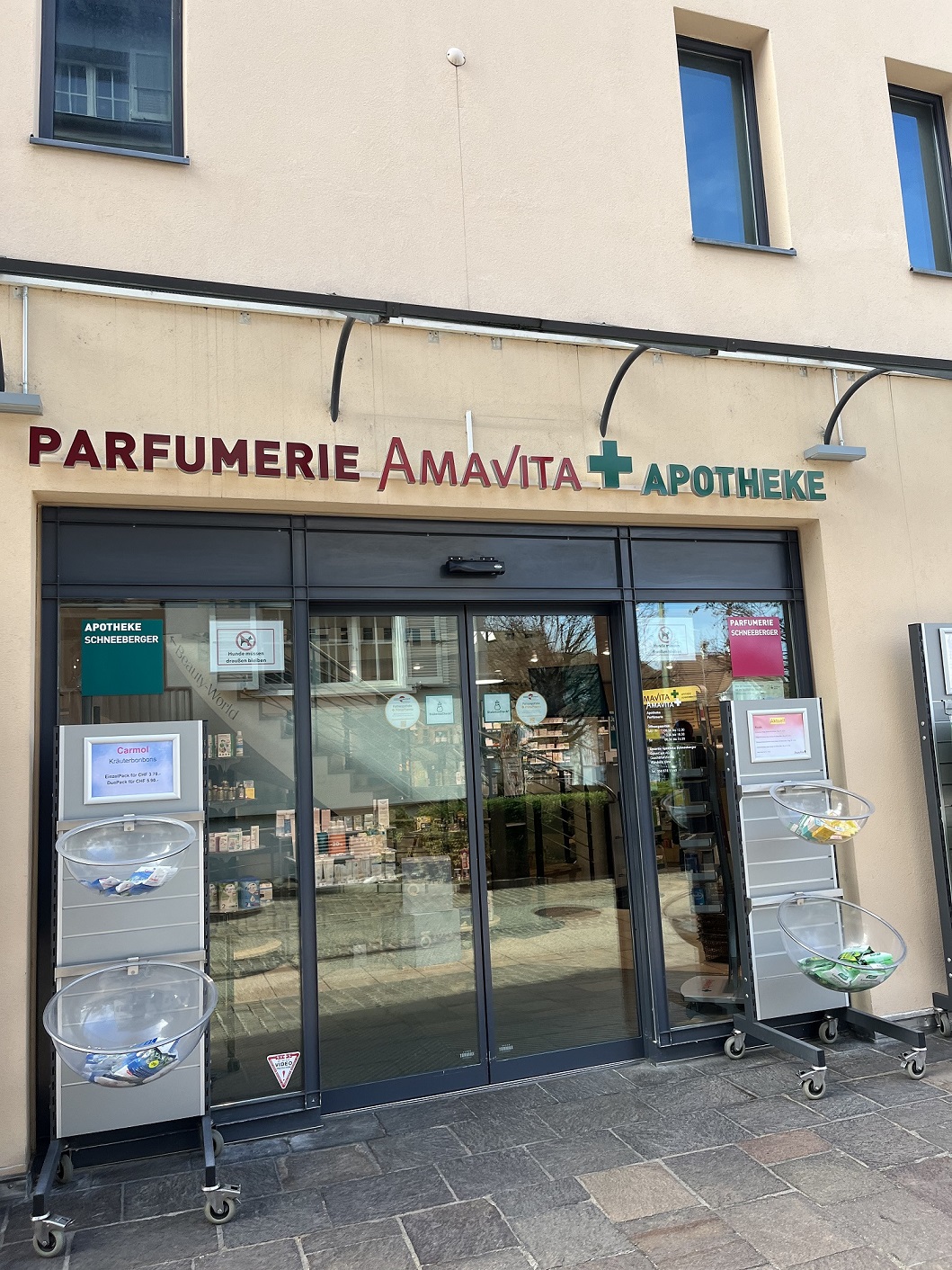 Amavita Apotheke Parfumerie Schneeberger, Bachweg 1 in Arlesheim