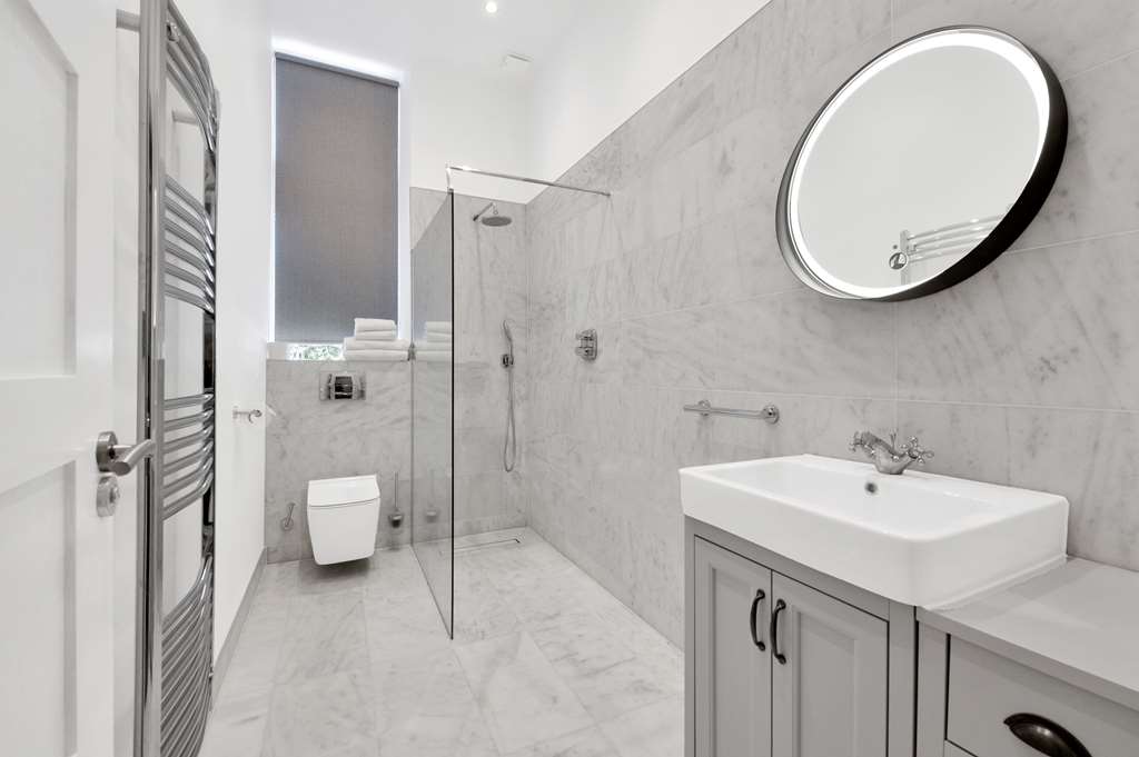 Premium Room bathroom Radisson Blu Hotel, Perth Perth 01738 637237