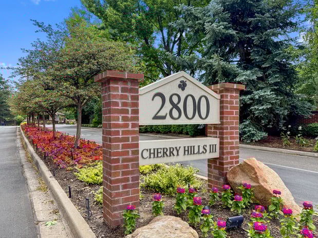 Images Nicole Wadsworth, Realtor