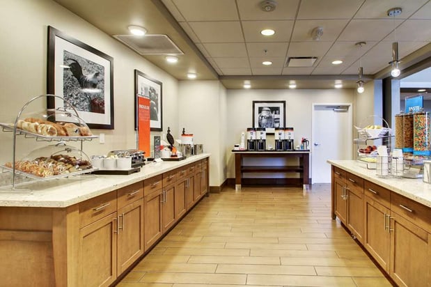 Images Hampton Inn & Suites Milwaukee West