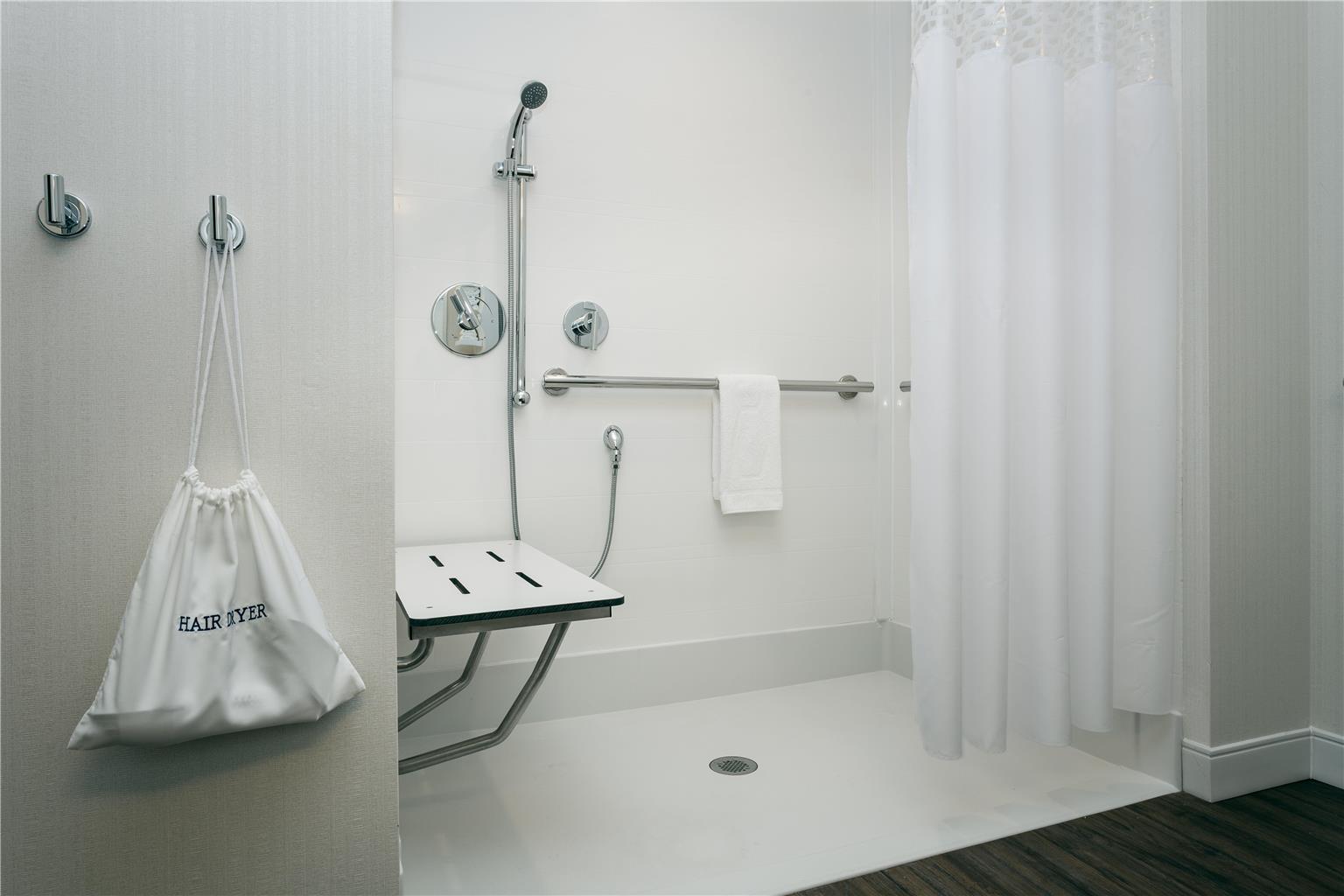 Guest room bath