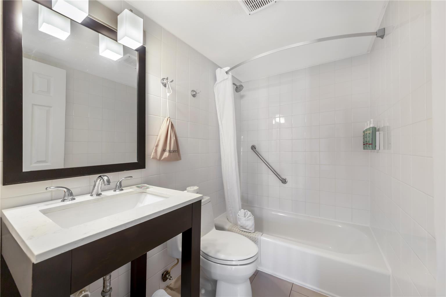 Suite Bathroom