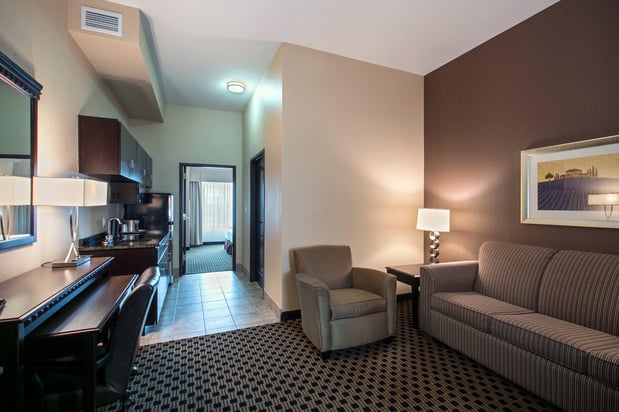 Images Holiday Inn Express & Suites Green Bay East by IHG