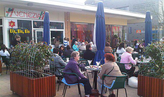 Eiscafé Venezia | Italienische Eisspezialitäten aus eigener Herstellung, Rathausplatz 10 in Hemmingen