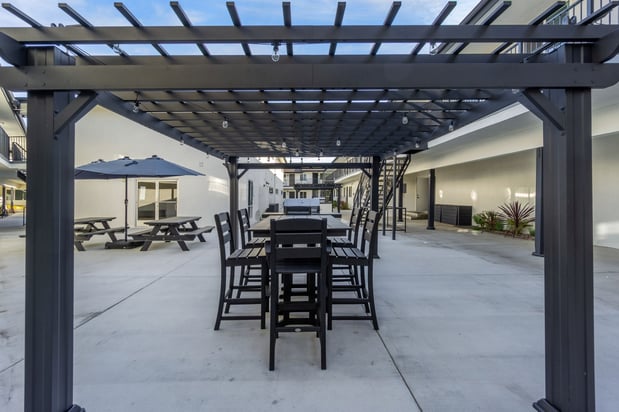 Images Torrance Gateway Apartments