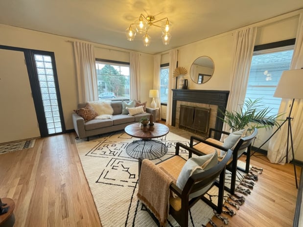 Images Ashley Jackson - Mueller Residential Group at Realty Austin | Compass, Principal REALTOR
