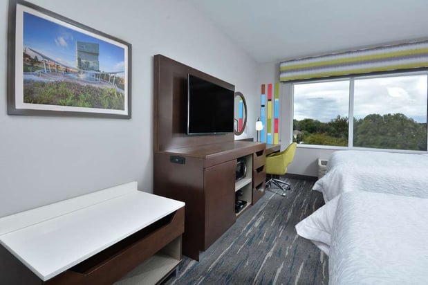 Images Hampton Inn & Suites by Hilton Charlotte North I 485