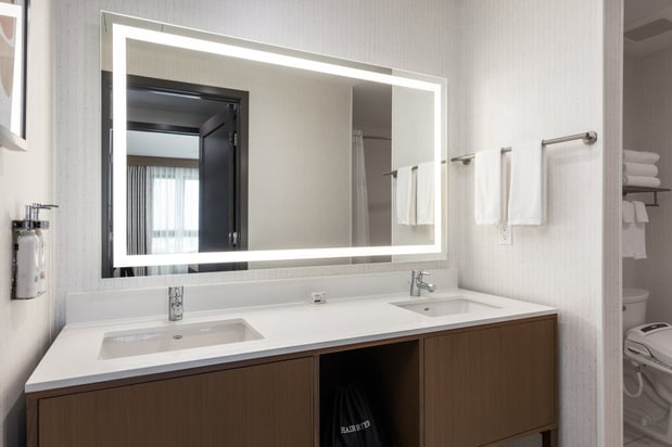 Images Holiday Inn & Suites Monterey Park - Los Angeles by IHG