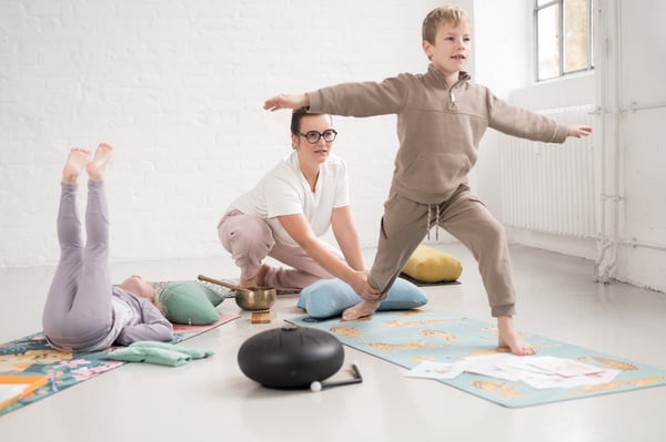 Yogalehrerin aus Berlin bei einer Yoga Übung