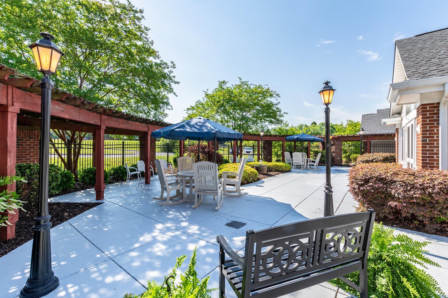 Legacy Heights Senior Living patio with tables and chairs