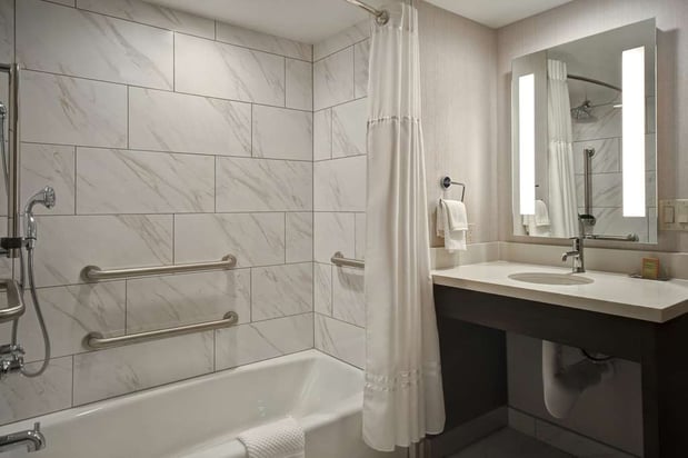Images DoubleTree by Hilton St. Louis Airport