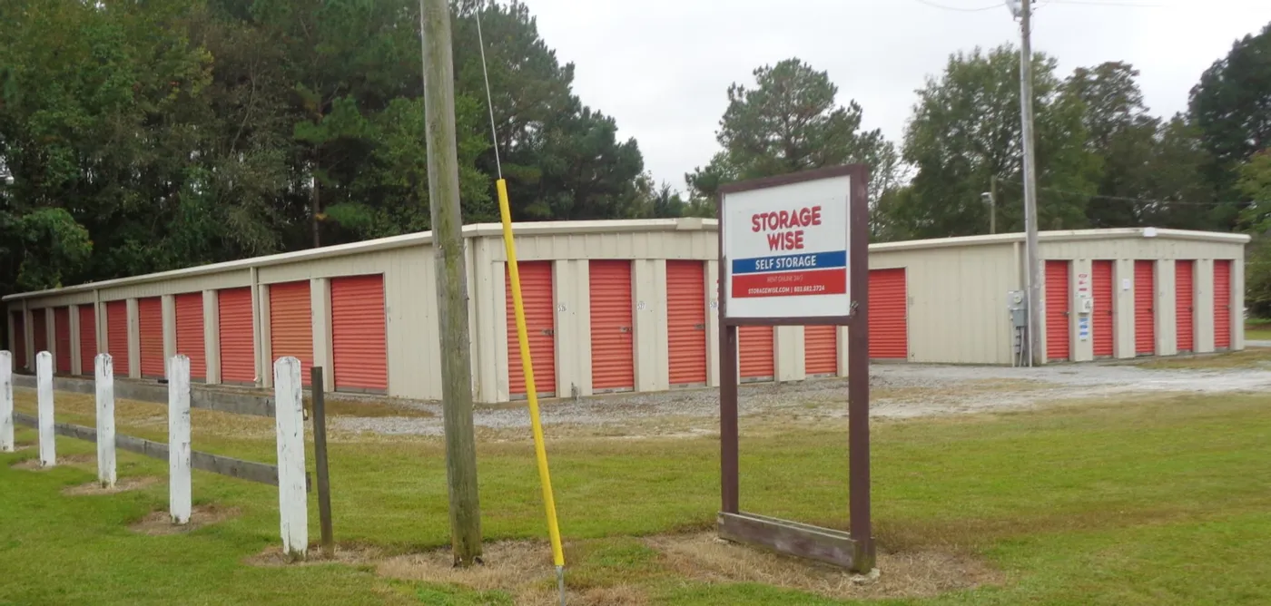 Storage facility with online bill pay near Domino's in Loris, SC