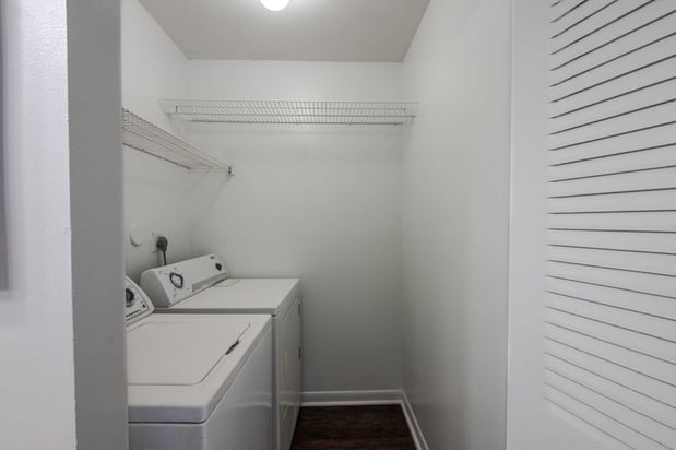 Images Savannah Place Apartments & Townhomes