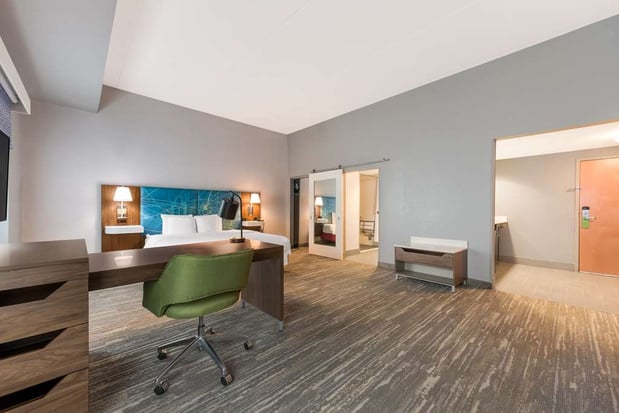 Images Hampton Inn & Suites Charlotte-Airport