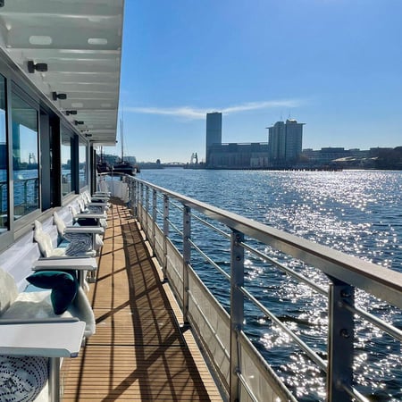 Bilder Solarwaterworld Hafen: Schiffsrundfahrten und Sightseeing Touren in Berlin mit Solar-Katamaran