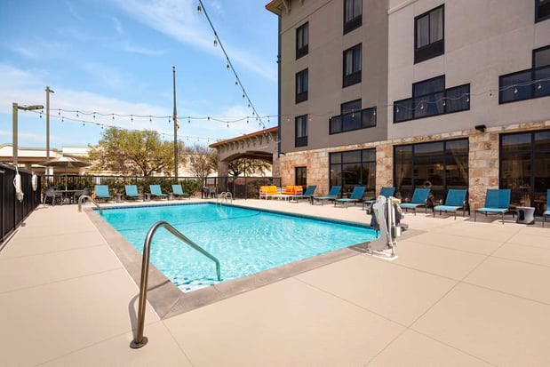Images Hampton Inn & Suites San Marcos