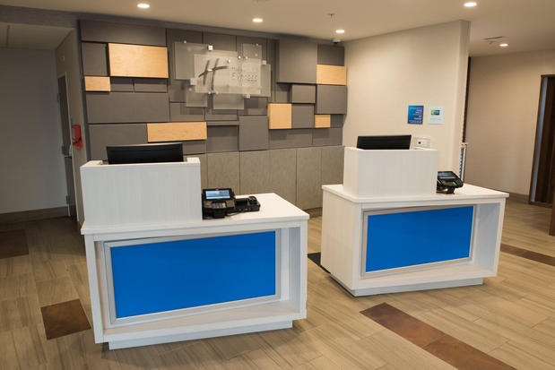 Images Holiday Inn Express & Suites Louisville N - Jeffersonville by IHG