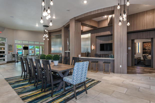 Images Centre Pointe Apartments
