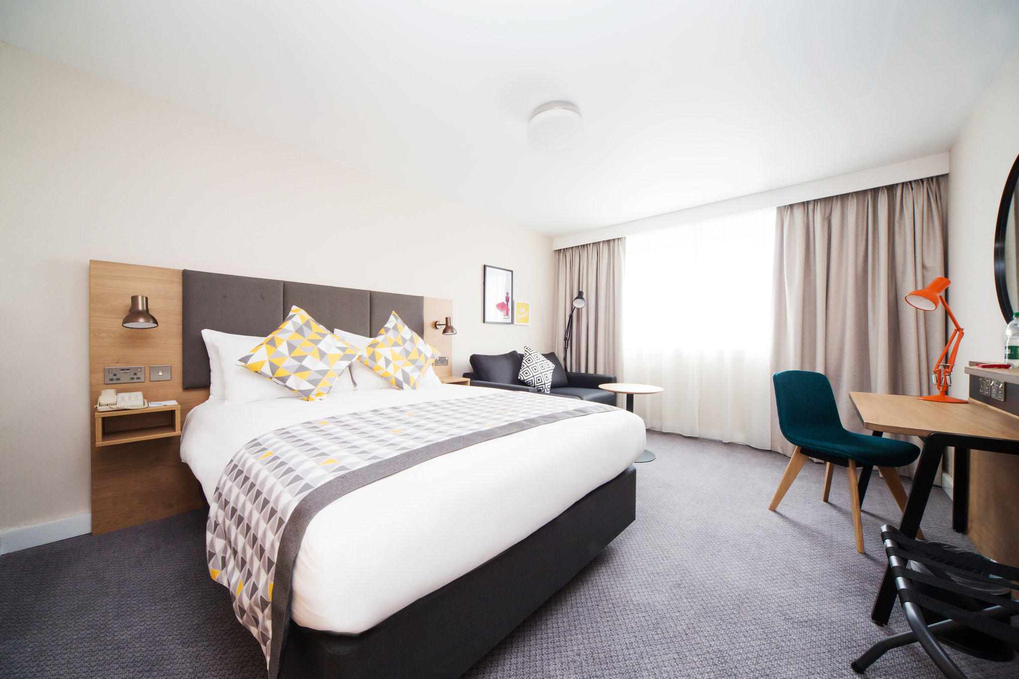 Images Holiday Inn London - Gatwick Airport, an IHG Hotel