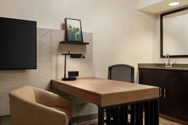 Images Embassy Suites by Hilton Phoenix Tempe