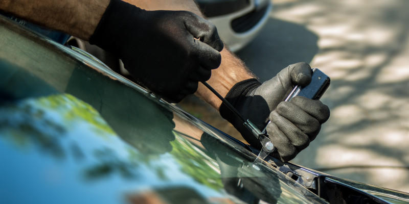 OUR MOBILE AUTO GLASS REPAIR SERVICE SAVES YOU TIME AND KEEPS YOU SAFE.