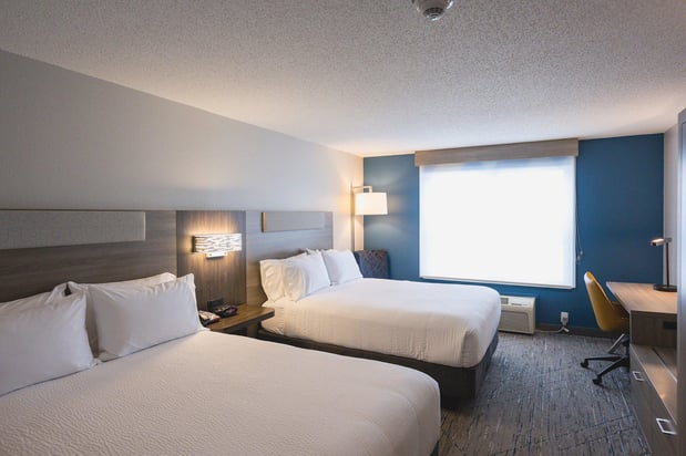 Images Holiday Inn Express & Suites Marquette by IHG