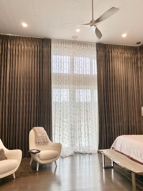Bring everyone's attention to your show stopping windows with elegant Puddle Sheer Drapes. Our skill Budget Blinds of Knoxville & Maryville Knoxville (865)588-3377