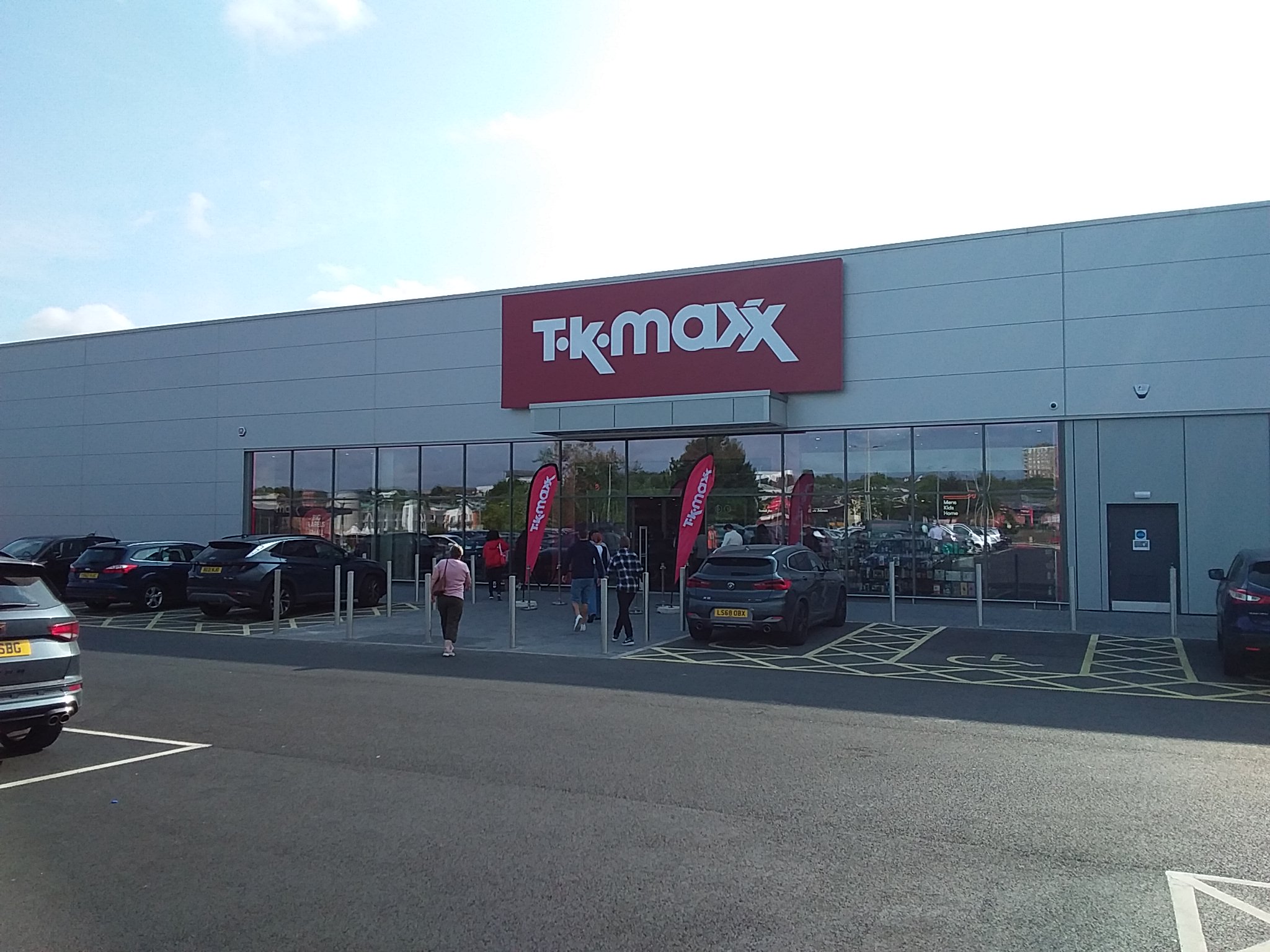 TK Maxx Dudley 01384 900496