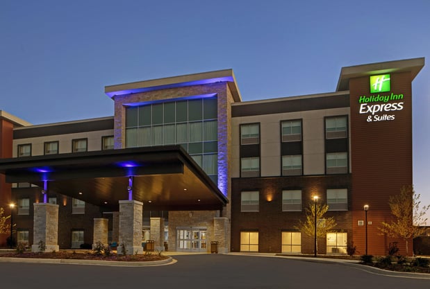 Images Holiday Inn Express & Suites Milwaukee - Brookfield by IHG