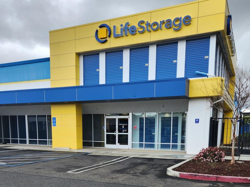 Images Life Storage - Sacramento
