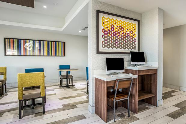 Images Holiday Inn Express & Suites Tulsa East - Catoosa by IHG